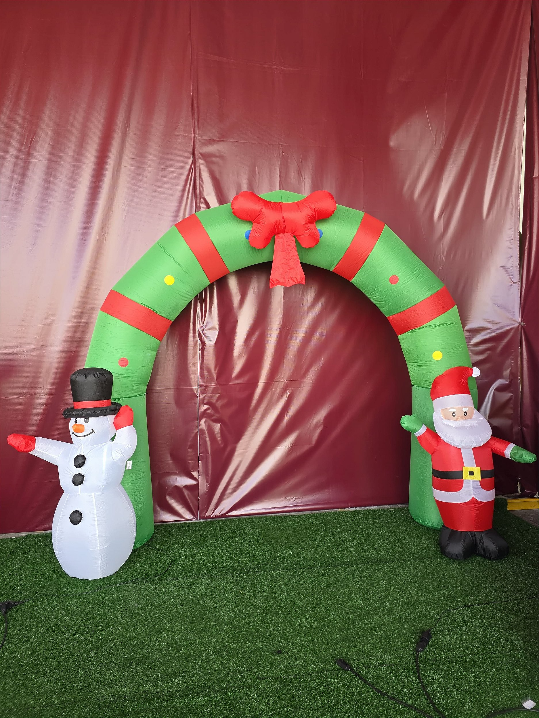 Portal com bonecos inflável com Led 2,50 x 3,10m