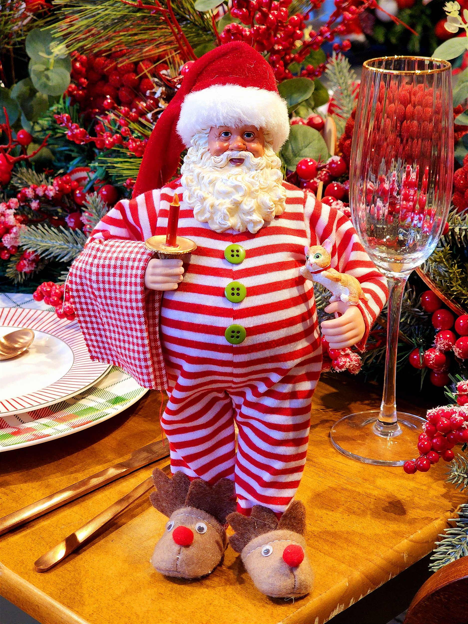Papai Noel colecionável de pijama 28cm