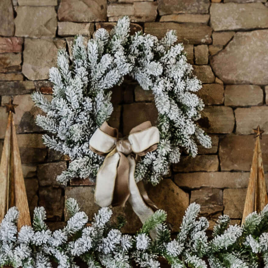 Guirlanda King Flock® de 24" com luzes LED brancas quentes (alimentada por bateria)