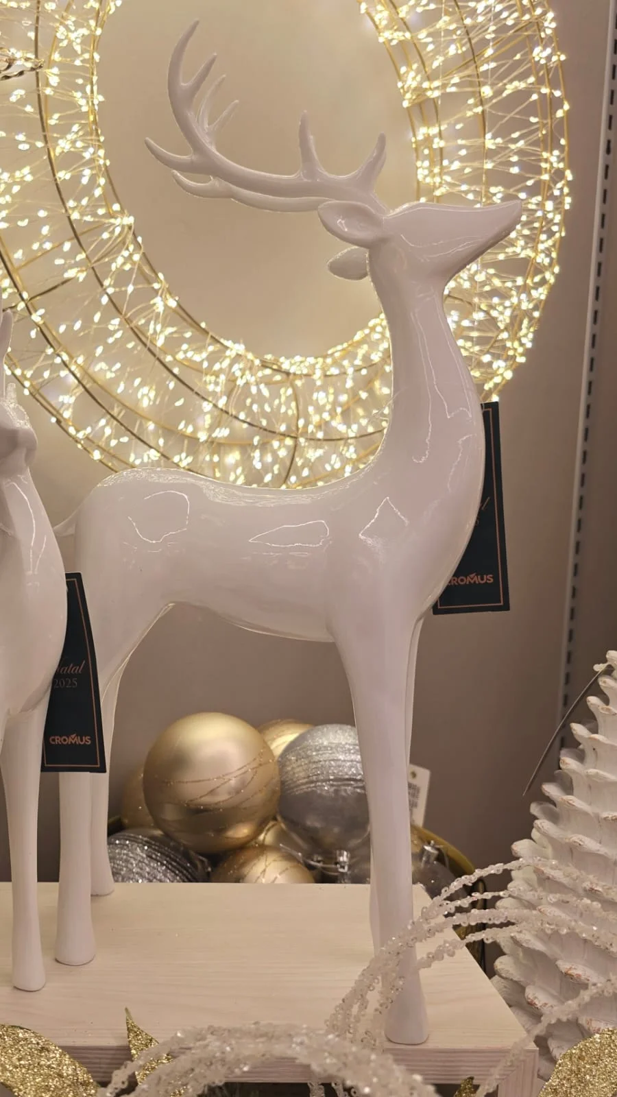 Rena em pé porcelana branca 42cm