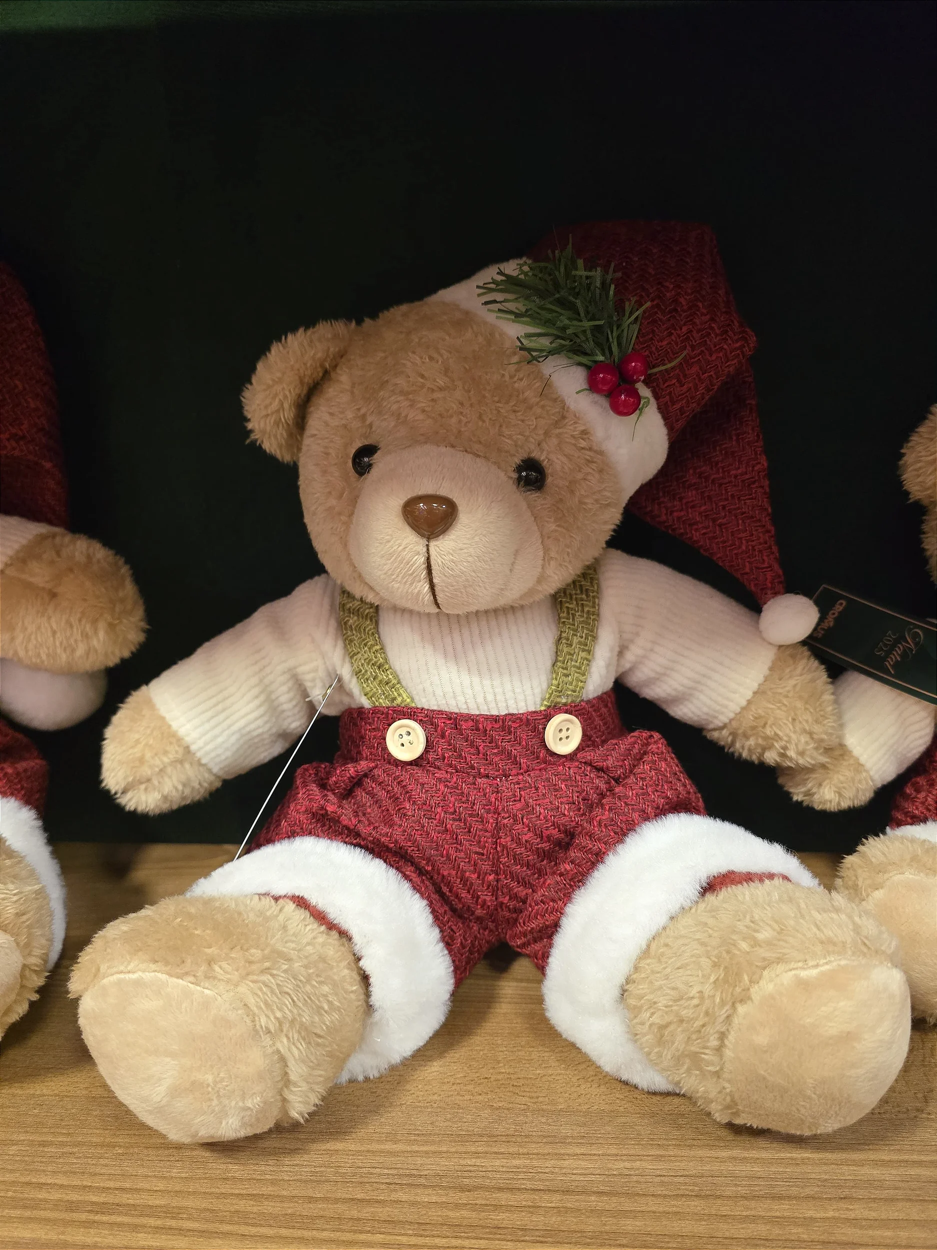 Urso com suspensorio vermelho e branco 25cm