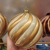 Bola decorada ouro espiral com perola 15cm