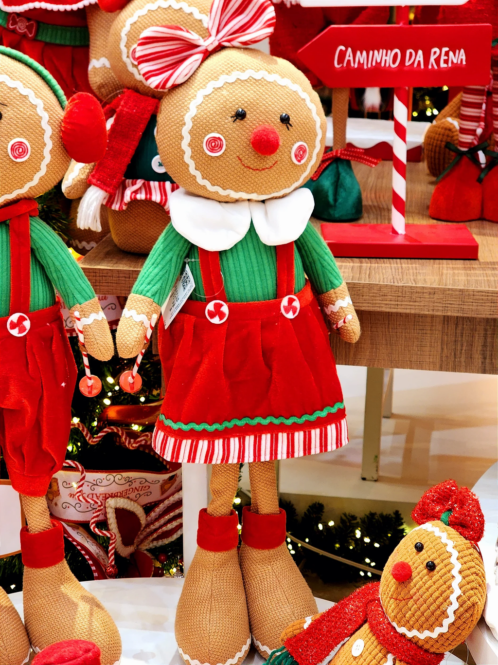 Boneco Menina vermelho e verde 61cm