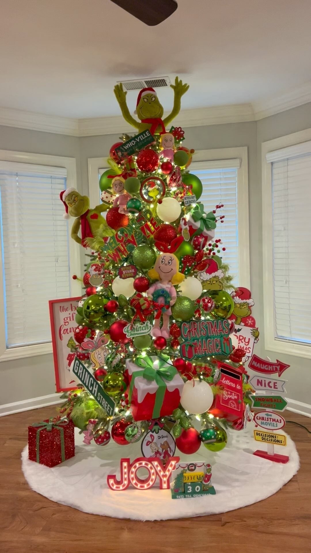 Árvore Natal do Grinch – Edição Joy Colorida 2,00m