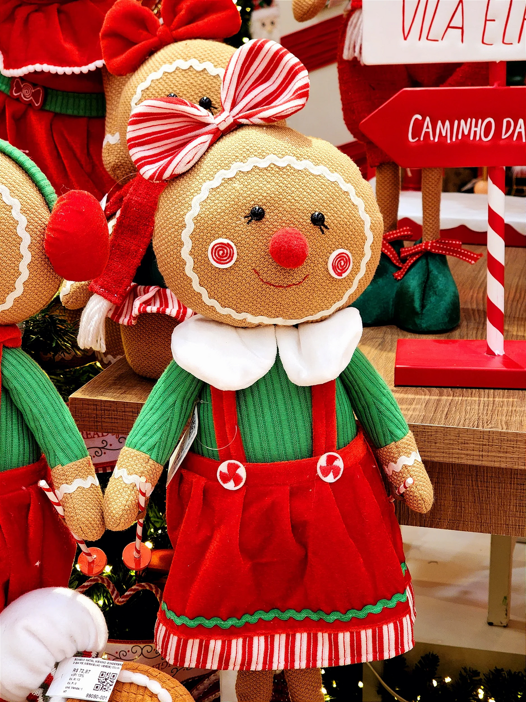 Boneco Menina vermelho e verde 61cm