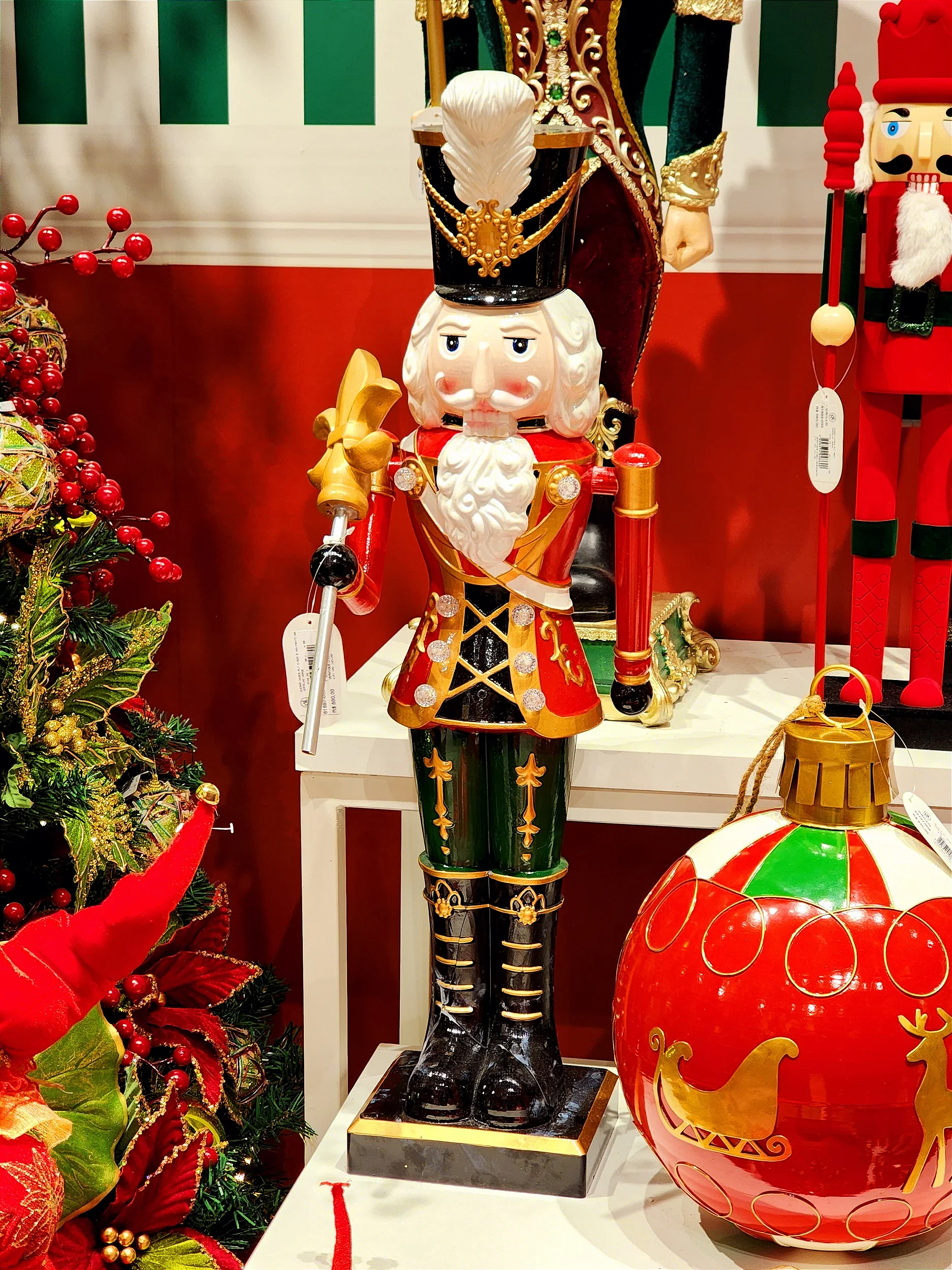 Quebra Nozes com som e movimentos 80cm