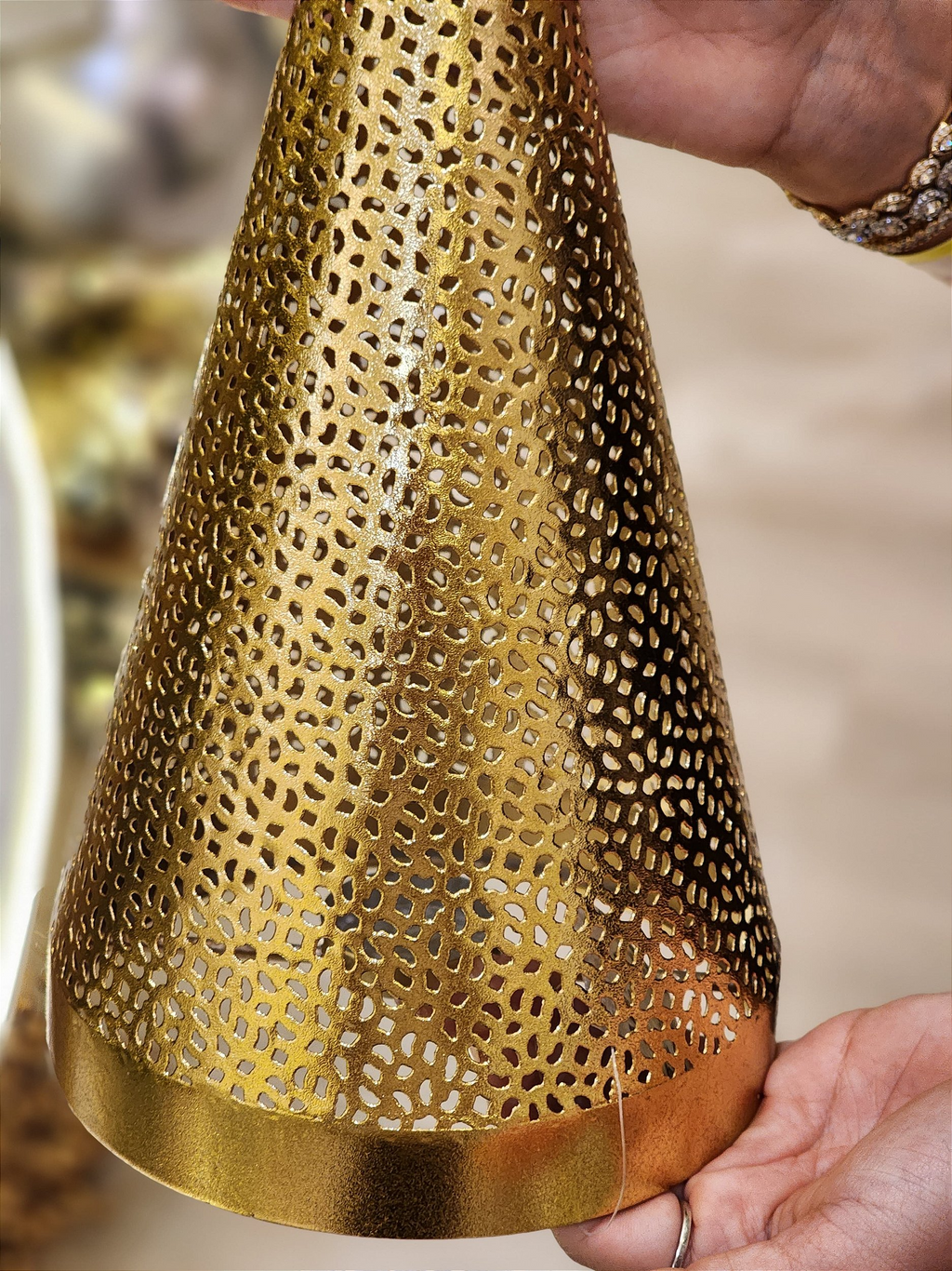 Arvore em metal dourado com porta vela 36,5cm