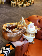 Papai Noel com presentes dourado e branco 17cm